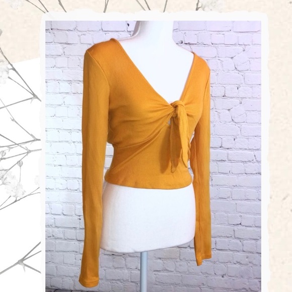 4 piece crop top bundle - Picture 2 of 6